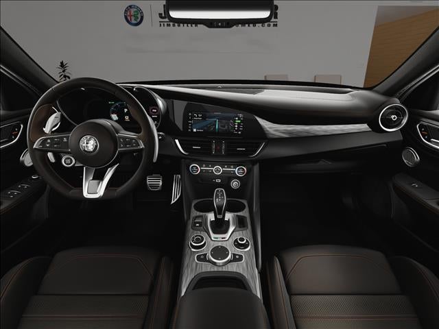 2025 Alfa Romeo Giulia Intensa