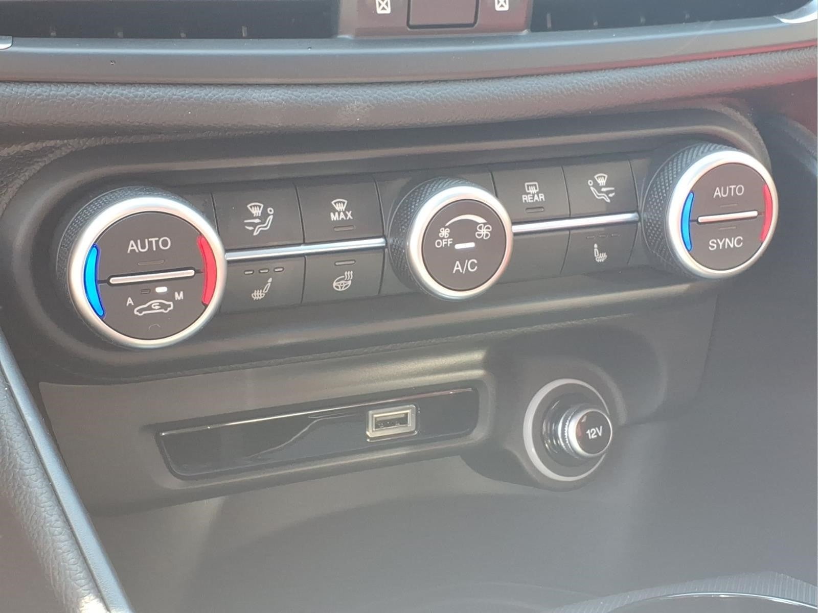 2025 Alfa Romeo Giulia Intensa