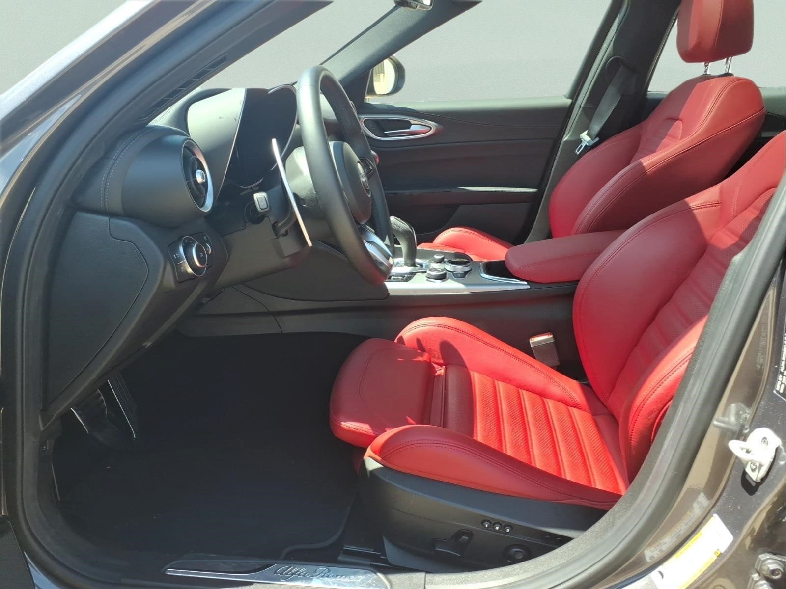 2025 Alfa Romeo Giulia Intensa