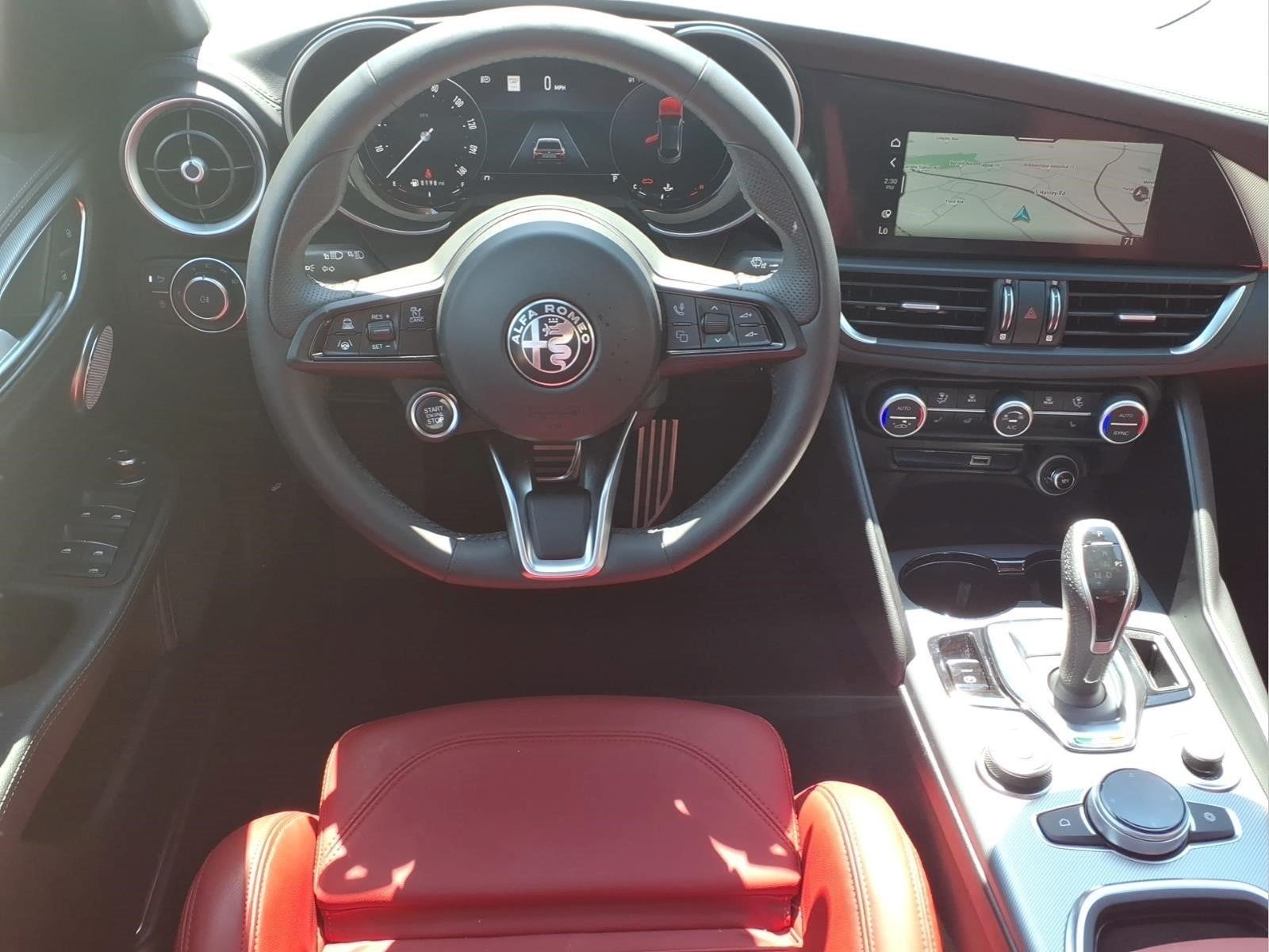2025 Alfa Romeo Giulia Intensa
