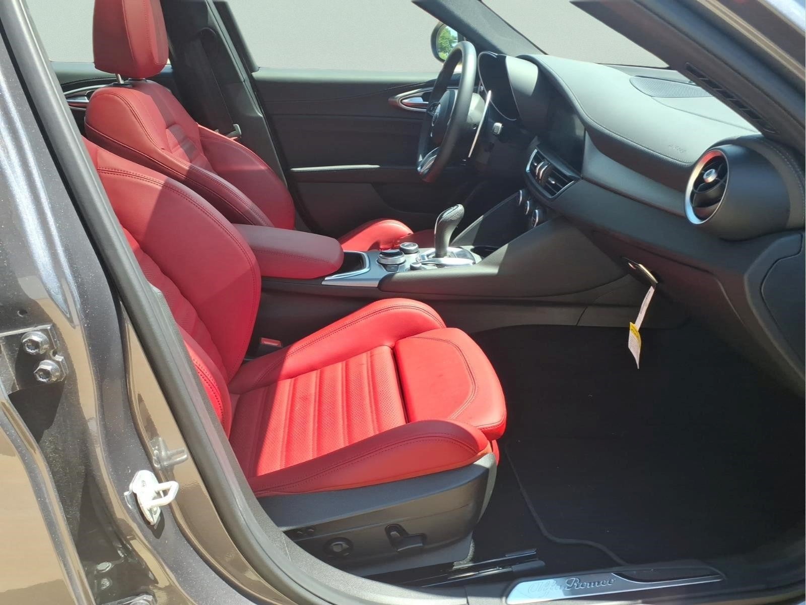 2025 Alfa Romeo Giulia Intensa