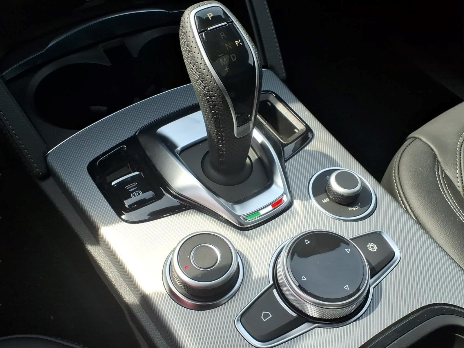 2026 Alfa Romeo Stelvio Base