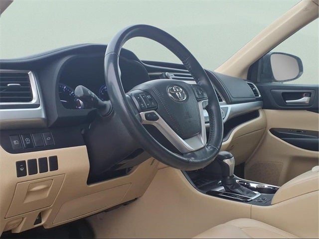 2018 Toyota Highlander Base