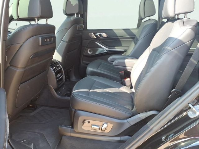 2021 BMW X7 M50i