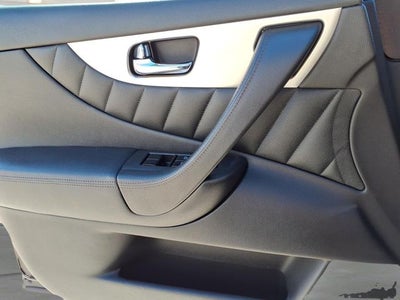 2017 INFINITI QX70 Base