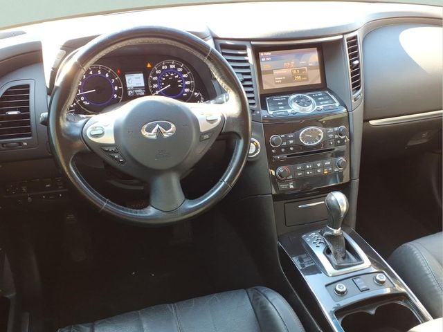2017 INFINITI QX70 Base