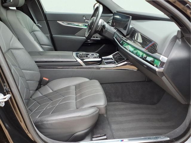 2025 BMW 7 Series 740i xDrive