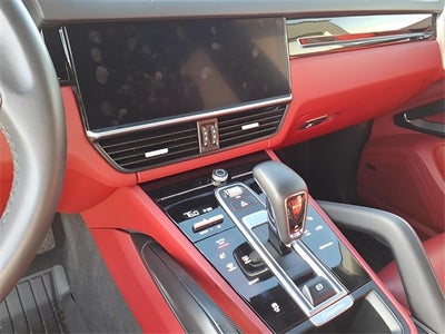 2023 Porsche Cayenne Platinum Edition