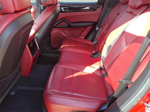 2023 Porsche Cayenne Platinum Edition