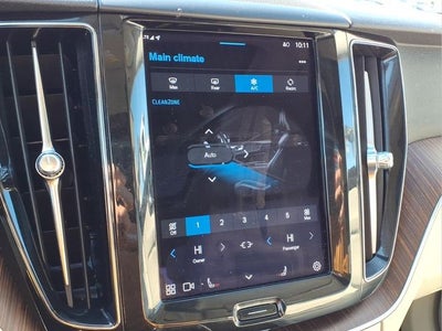 2022 Volvo XC60 B5 Momentum
