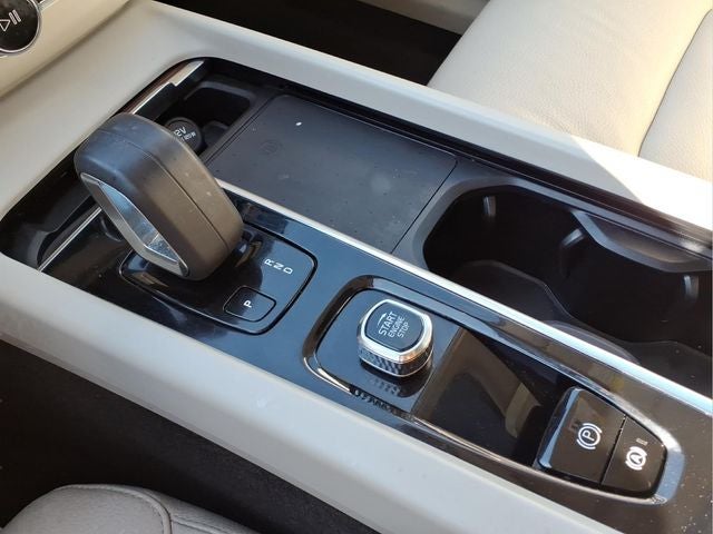 2022 Volvo XC60 B5 Momentum