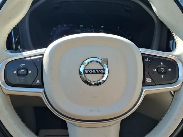 2022 Volvo XC60 B5 Momentum