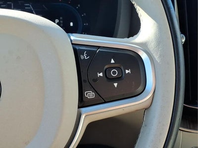 2022 Volvo XC60 B5 Momentum