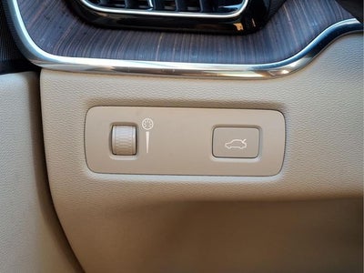 2022 Volvo XC60 B5 Momentum