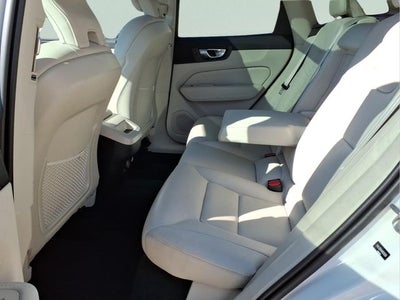 2022 Volvo XC60 B5 Momentum