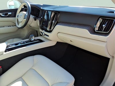 2022 Volvo XC60 B5 Momentum