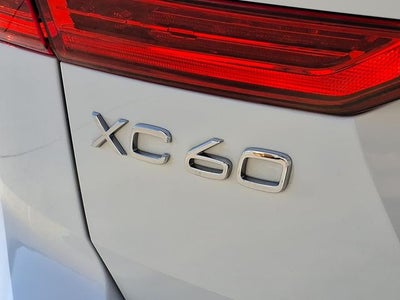 2022 Volvo XC60 B5 Momentum