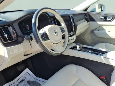 2022 Volvo XC60 B5 Momentum