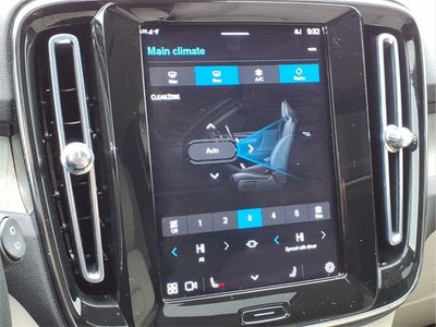 2023 Volvo XC40 B5 Plus Bright Theme