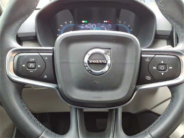 2023 Volvo XC40 B5 Plus Bright Theme