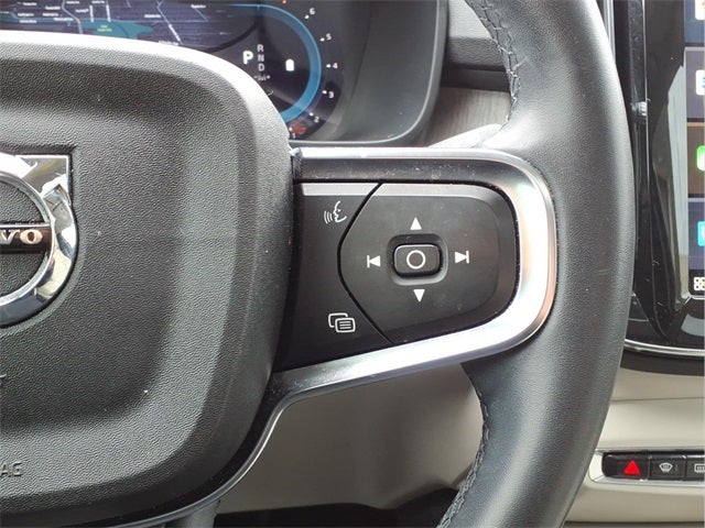 2023 Volvo XC40 B5 Plus Bright Theme