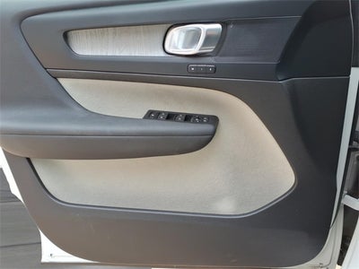 2023 Volvo XC40 B5 Plus Bright Theme