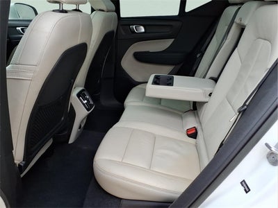 2023 Volvo XC40 B5 Plus Bright Theme
