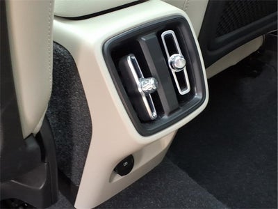 2023 Volvo XC40 B5 Plus Bright Theme