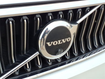 2023 Volvo XC40 B5 Plus Bright Theme