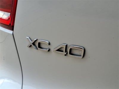 2023 Volvo XC40 B5 Plus Bright Theme