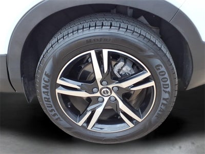 2023 Volvo XC40 B5 Plus Bright Theme