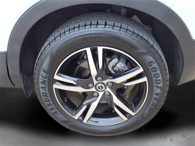 2023 Volvo XC40 B5 Plus Bright Theme