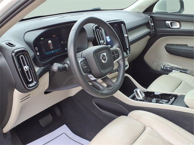 2023 Volvo XC40 B5 Plus Bright Theme