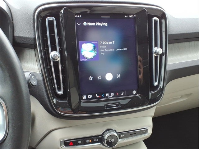 2023 Volvo XC40 B5 Plus Bright Theme